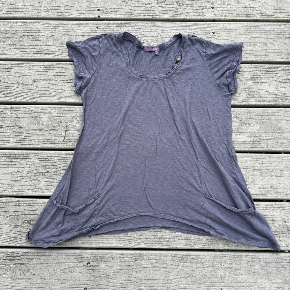 Fresh Produce: Grey Short Sleeve Top w/ Back Cut Outs. Women’s Size Large. - Picture 3 of 10